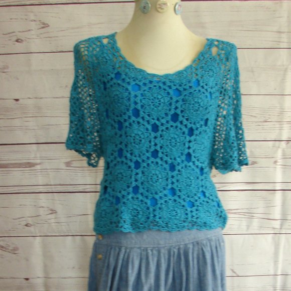 Turq Crochet Floral Short Sleeve Top Open Weave - Picture 12 of 14